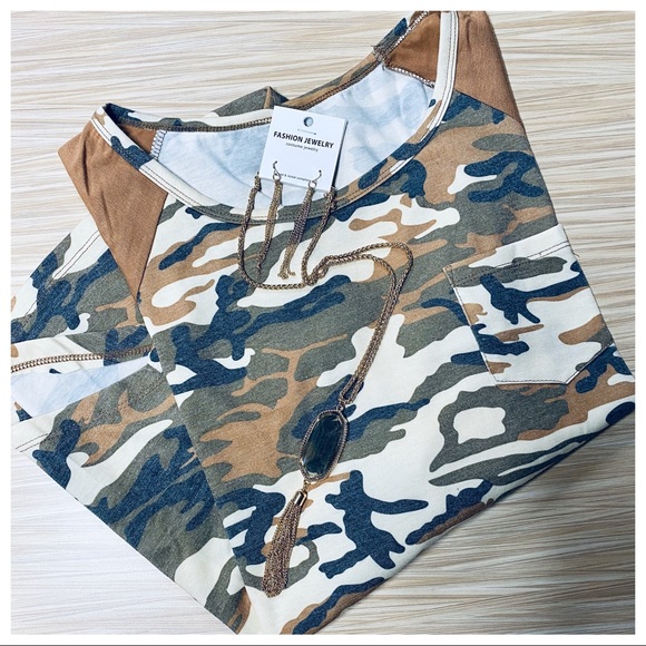 Boutique Tops - Mocha camouflage chic 3/4 sleeves top